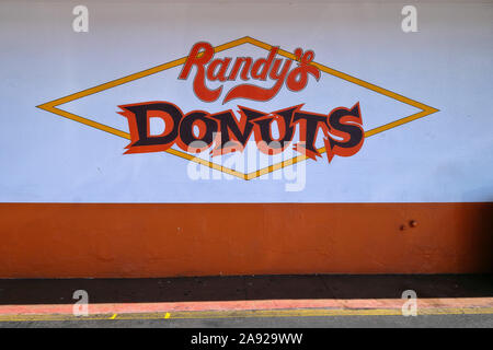 Il leggendario ciambella snack 'Randy 's ciambella' nel distretto di Inglewood, Los Angeles, California, Stati Uniti d'America Foto Stock