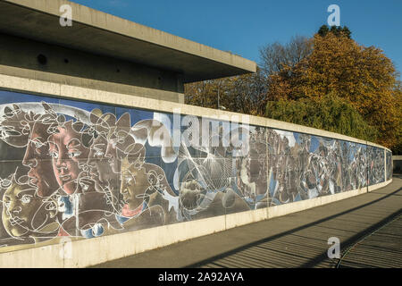 Il lato destro di Hans Erni di affresco sulla parete perimetrale del Palazzo delle Nazioni Unite a Ginevra, Svizzera Foto Stock