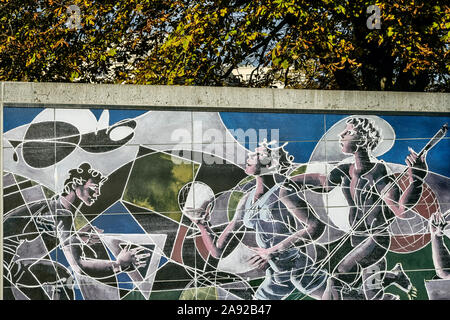 Il lato destro di Hans Erni di affresco sulla parete perimetrale del Palazzo delle Nazioni Unite a Ginevra, Svizzera Foto Stock