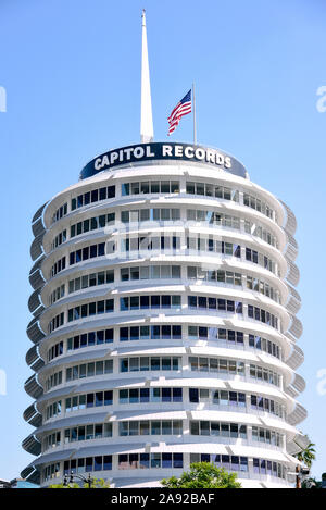 La torre del Campidoglio, la sede centrale della società di Capitol Records di Hollywood e Los Angeles, California, Stati Uniti d'America Foto Stock