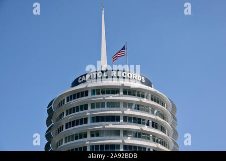 La torre del Campidoglio, la sede centrale della società di Capitol Records di Hollywood e Los Angeles, California, Stati Uniti d'America Foto Stock