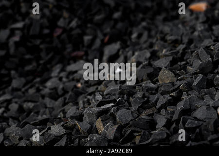 Ghiaia frantumata texture di sfondo, sfondo costituito di un primo piano di una pila di pietra schiacciata, pila di ciottoli e ghiaia sfondo di pietra o texture Foto Stock