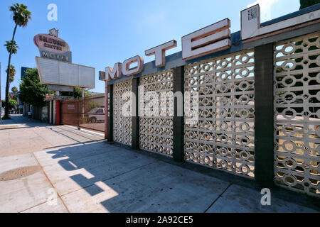 Ingresso e pubblicità illuminato del centro di Hollywood Motel su Sunset Boulevard a Hollywood e Los Angeles, California, Stati Uniti d'America Foto Stock