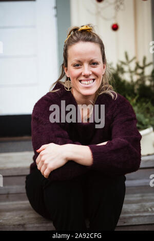 Ritratto di donna sorridente Foto Stock