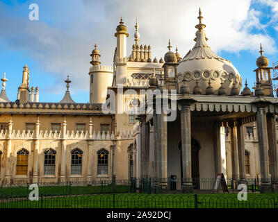Esterno del Royal Pavilion; Brighton, East Sussex, Inghilterra Foto Stock