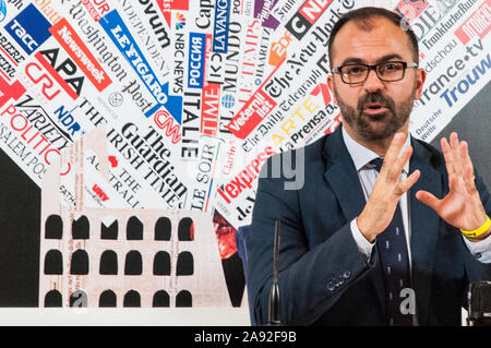 Roma, Italia - 12 novembre conferenza stampa per la stampa estera da Lorenzo Fioramonti il Ministro dell Istruzione Università e Ricerca per parlare di sc Foto Stock