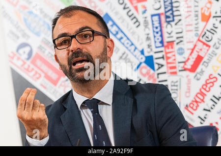 Roma, Italia - 12 novembre conferenza stampa per la stampa estera da Lorenzo Fioramonti il Ministro dell Istruzione Università e Ricerca per parlare di sc Foto Stock