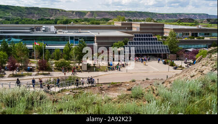 Royal Tyrrell Museum, centro di ricerca paleontologica noto per la sua collezione di oltre 130,000 fossili; Drumheller, Alberta, Canada Foto Stock