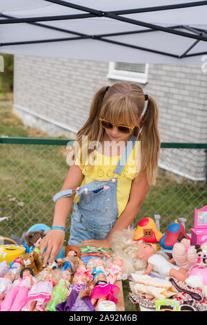 Ragazza facendo garage Vendita Foto Stock