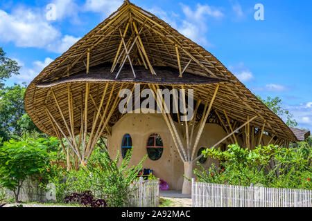 Edificio scolastico ecologico; Yawngshwe, Shan state, Myanmar Foto Stock