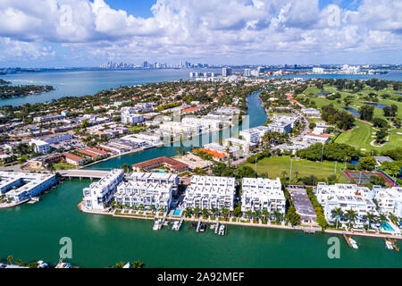 Miami Beach Florida,Normandy Shores Isles golf club,Biscayne Bay,Water Waterfront Homes residenze Iris on the Bay aereo, Foto Stock