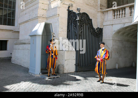 Guardie Svizzere a Città del Vaticano Foto Stock