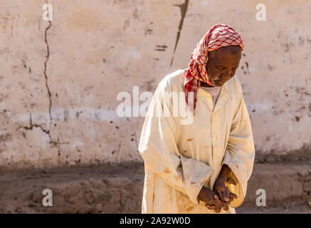 Uomo sudanese; Abri, Stato del Nord, Sudan Foto Stock