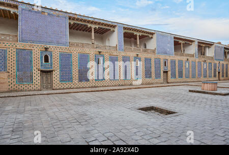 Pareti piastrellate in harem, Tash Khauli palace, noto anche come Tash Hauli o Tosh Hovli, Itchan-Kala, Khiva, Uzbekistan in Asia centrale Foto Stock