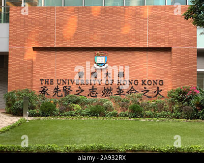 Hong Kong- 12 Novembre 2019: gli studenti universitari partecipare alla partita in campus HKU. Dopo la maschera anti legge è lanciato, le persone ancora sostenere la protesta. Foto Stock