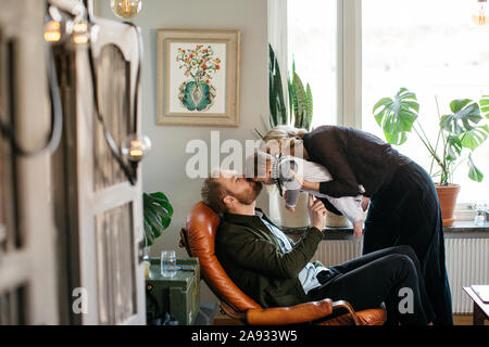 I genitori con bambino Foto Stock