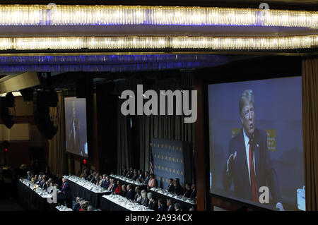 New York, gli Stati Uniti. Xii Nov, 2019. Presidente presidente Donald Trump parla al Club Economico di New York un pranzo di Martedì, Novembre 12, 2019 a New York Midtown Hilton in New York City. Foto di Jason Szenes/UPI Credito: UPI/Alamy Live News Foto Stock