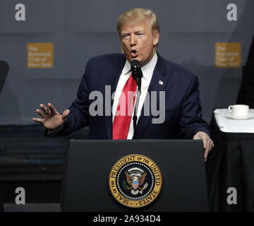 New York, gli Stati Uniti. Xii Nov, 2019. Presidente presidente Donald Trump parla al Club Economico di New York un pranzo di Martedì, Novembre 12, 2019 a New York Midtown Hilton in New York City. Foto di Jason Szenes/UPI Credito: UPI/Alamy Live News Foto Stock