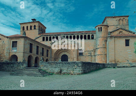 Chiesa Collegiata di Santa Juliana di Santillana del Mar, Cantabría, Spagna Foto Stock