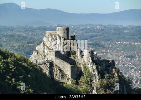 Srebrenik Fortezza / Tvrđava Srebrenik Foto Stock