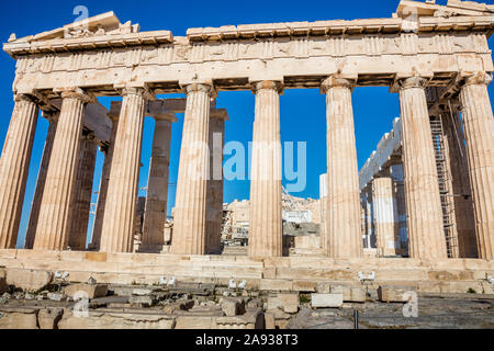 La facciata orientale del Partenone, sulla sommità dell'Acropoli di Atene, Grecia Foto Stock