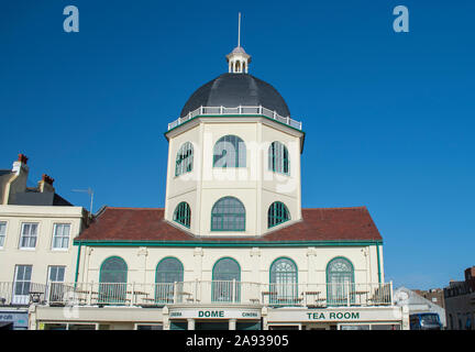 Worthing, West Sussex, Regno Unito, Novembre 12, 2019, il cinema a cupola in Worthing è un grado 2 edifici di proprietà di PDJ Cinemas Ltd Foto Stock