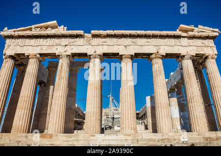 La facciata orientale del Partenone, sulla sommità dell'Acropoli di Atene, Grecia Foto Stock