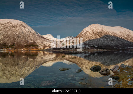 Fiordo Kattfjorden in inverno Kvaløysletta Norvegia Foto Stock