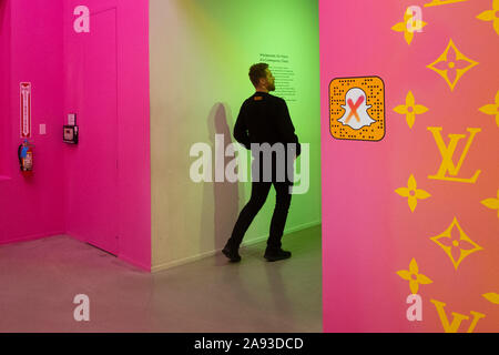 Louis Vuitton X presentano di Rodeo Drive e Beverly Hills, Los Angeles, California, Stati Uniti Foto Stock