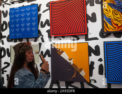 Louis Vuitton X presentano di Rodeo Drive e Beverly Hills, Los Angeles, California, Stati Uniti Foto Stock