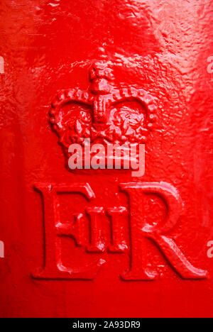 Vintage rosso REGNO UNITO PUBBLICA postbox in full frame di close-up per vacanza romantica snail mail Foto Stock