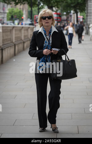 A Downing Street, Londra, Regno Unito. Il 16 giugno 2015. I ministri del governo di arrivare a Downing Street per la loro settimanale riunione del gabinetto. Nella foto: il ministro di Sta Foto Stock