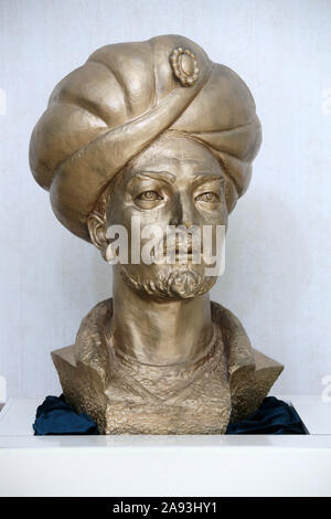 Busto di Zahiriddin Muhammad Bobur al suo nuovo museo di Andijan Foto Stock