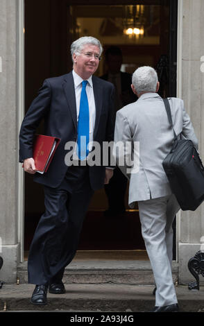 A Downing Street, Londra, Regno Unito. 2 Giugno, 2015. I ministri del governo di lasciare Downing Street dopo aver frequentato la riunione del gabinetto. Nella foto: Segretario di Stat Foto Stock