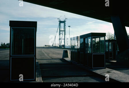 Il ponte Humber in costruzione, 1979. Dalle cabine a pedaggio. Vicino a Kingston Upon Hull, Yorkshire, Inghilterra, Regno Unito Foto Stock