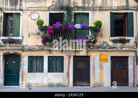 Venezia, Italia - 21 Luglio 2019: Bellissima proprietà veneziano nel centro storico della città di Venezia, Italia. Foto Stock