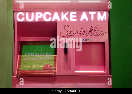 Glendale, California - Spruzza tortine ATM all'americana al brand Foto Stock