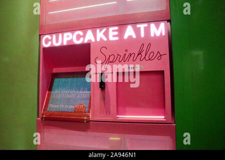 Glendale, California - Spruzza tortine ATM all'americana al brand Foto Stock