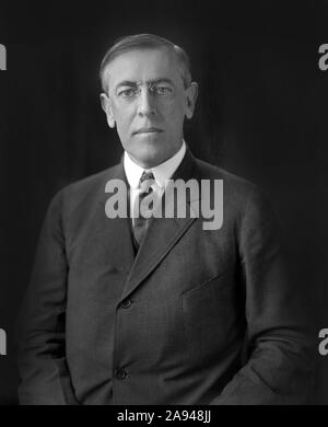 Woodrow Wilson (1856-1924) ventottesimo Presidente degli Stati Uniti, 1913-1921 Half-Length ritratto, fotografia di Harris & Ewing, 1913-1917 Foto Stock