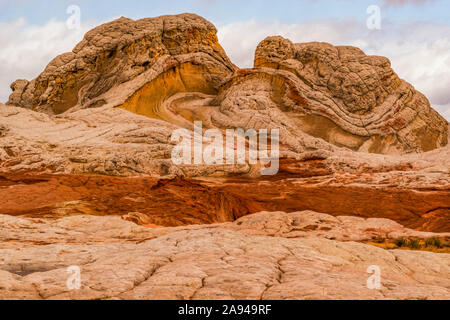 Le incredibili formazioni rocciose e arenaria di White Pocket; Arizona, Stati Uniti d'America Foto Stock