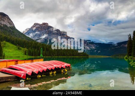 Emerald Lake e il Natural Bridge, Yoho National Park; British Columbia, Canada Foto Stock