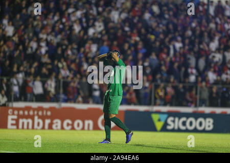 Il Brasile. Xii Nov, 2019. PR - SERIE B - Parana X SAO BENTO - ESPORTES - Goleiro Henal do São Bento duranti una partida vÃ¡lida pelo Campeonato Brasileiro - Serie B n. estÃ¡dio Durival Britto em Curitiba nesta terca-Feira, (12). Foto: Geraldo Bubniak /AGB Credito: Geraldo Bubniak/ZUMA filo/Alamy Live News Foto Stock