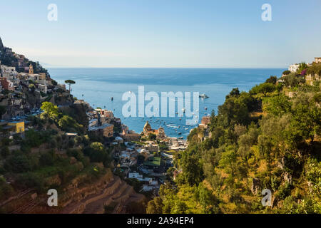 Chiesa di Santa Maria Assunta a Positano lungo la Costiera Amalfitana; Positano, Salerno, Italia Foto Stock