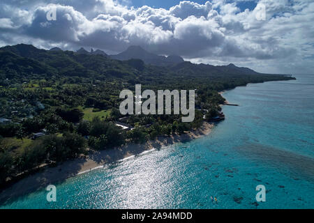 Aroa Beach, e il Rarotongan Resort Rarotonga Isole Cook, South Pacific - antenna fuco Foto Stock