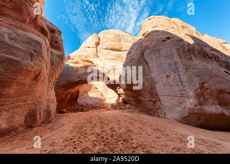 Arco Naturale nel Giardino del Diavolo nel Parco Nazionale di Arches, Moab, Utah Foto Stock