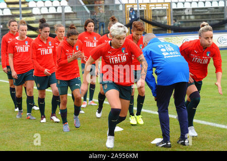 Italia in fase di risaldamento durante la comunità 2021 Qualifiche - Italia Donne vs Donne di Malta, Castel di Sangro, Italia, 12 Nov 2019, calcio italiano F Foto Stock