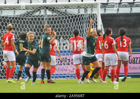 La felicità in Italia durante la comunità 2021 Qualifiche - Italia Donne vs Donne di Malta, Castel di Sangro, Italia, 12 Nov 2019, calcio squadra di calcio italiano Foto Stock