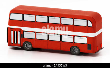 Bus rosso a due piani isolati su sfondo bianco. 3D'illustrazione. Foto Stock