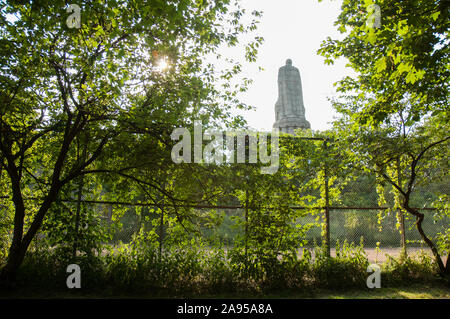 Bolzplatz am Bismarckdenkmal Foto Stock