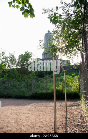 Bolzplatz am Bismarckdenkmal Foto Stock